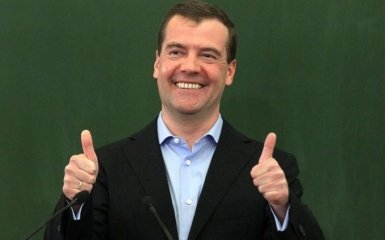 У премьера России нашли несколько поместий в РФ и за границей: появилось видео