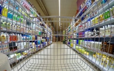 В супермаркетах Украины на период локдауна запретили продавать повседневные товары