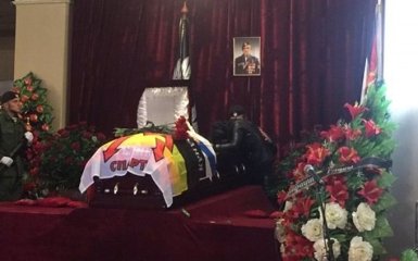 В соцсетях едко комментируют скорбь дончан по Мотороле: появилось новое видео