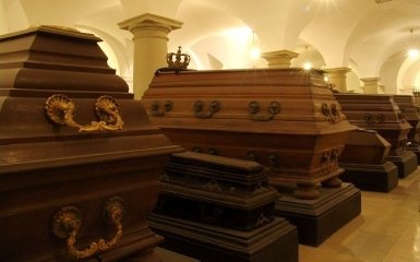 Белорусские гробовщики взорвали сеть пикантным календарем: появились фото