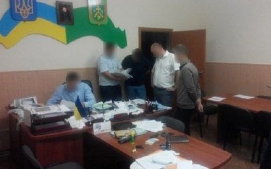 Гучне піймання мера на хабарі: з'явилися фото