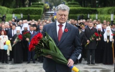 Порошенко почтил память погибших во Второй мировой войне