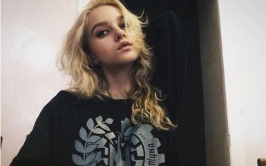 В Донецке боевики ДНР задержали юную фанатку "Азова": появились фото и видео