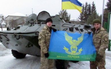 Львовским десантникам передали отремонтированный БТР-80 (3 фото)