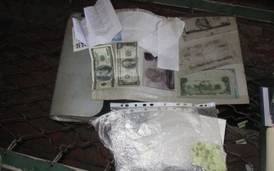 Заключенные колонии в Запорожской области в течение нескольких лет печатали фальшивые деньги