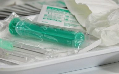 Кремль запретил прививки всемирно признанной вакциной Pfizer в России