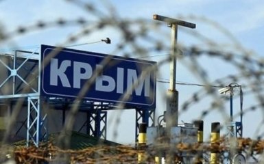 В Крыму в сторону Украины проехала колонна военных советских грузовиков