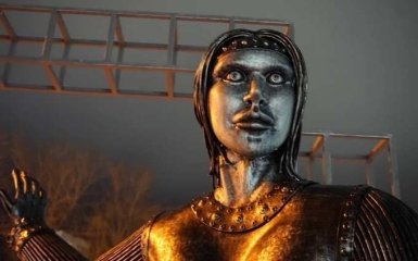 У Росії продали скульптуру Оленки, яка викликала жах у місцевих жителів