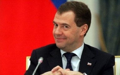 Озвучена причина эвакуации премьера России с форума: соцсети веселятся