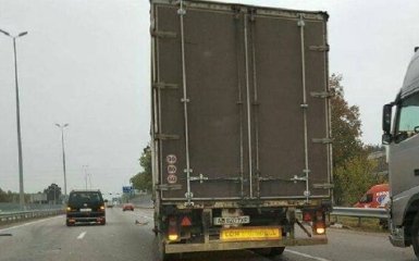 Под Киевом в масштабное ДТП попали полдесятка машин: появились фото