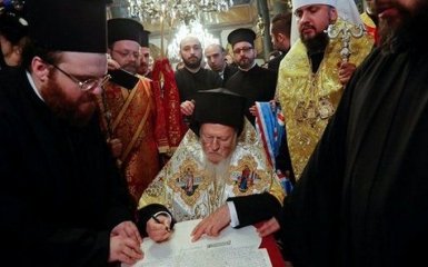 Що прописано в Томосі про автокефалію Православної церкви України: оприлюднено текст підписаного документа