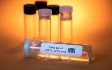 Pfizer і BioNTech почали тестувати вакцину проти штаму Омікрон