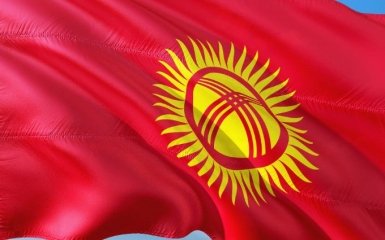 В столице Кыргызстана объявили чрезвычайное положение. Президент поручил ввести войска