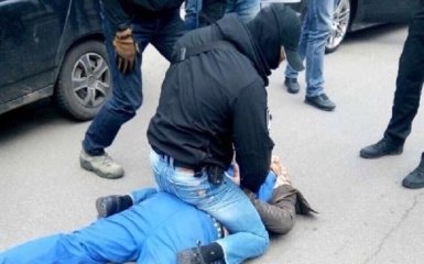 Крупный полицейский чин в Киеве пойман на взятке: опубликованы фото