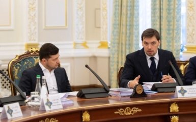 Проблемы должны решаться: Зеленский жестко отругал Кабмин