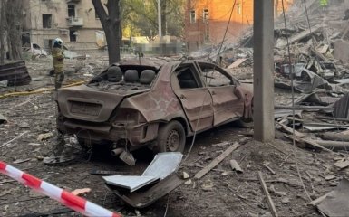 Russian strikes kill 2 more civilians