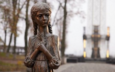 Сохрани память — передай правду: Украина чествует память миллионов жертв Голодомора 1932-33 годов