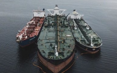 Росія вперше дозволила неукріпленим нафтовим танкерам рухатися через Арктику. Чим це небезпечно
