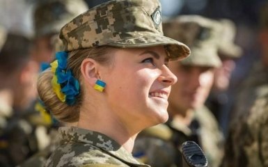 Гимн Украины в стиле джаз: украинская военная восхитила сеть своим пением