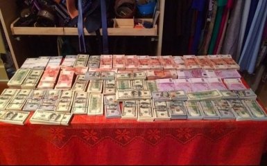 Портрет Путина не спас: в сети посмеялись над обысками у главного таможенника России