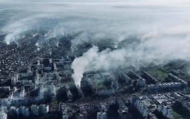 ЗСУ показали, як виглядає Бахмут після фосфорних атак — відео
