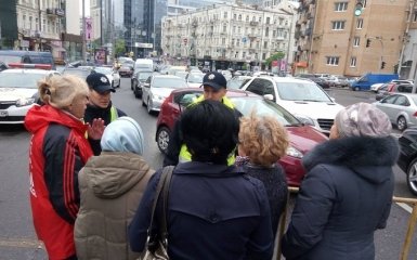 У центрі Києва стався інцидент із поліцією: опубліковані фото і відео
