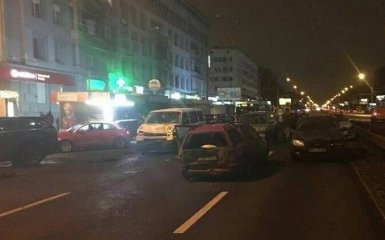 В Киеве сразу семь машин попали в масштабное ДТП: появились фото