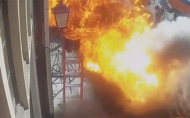 Жителів Амстердама налякав вогняний стовп з-під землі: з'явилося моторошне відео
