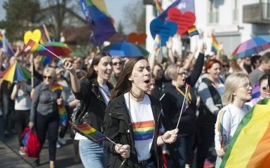 Стало известно, сколько россиян выступают за равные права для ЛГБТ