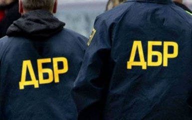 ДБР розслідує законність виїзду за кордон українських політиків і бізнесменів