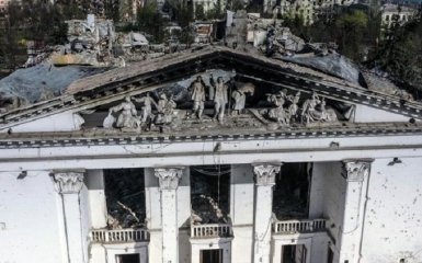 Їх не зупинив напис "Дети". Зеленський нагадав про річницю удару РФ по Драмтеатрі Маріуполя