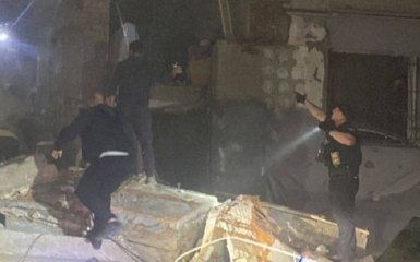 РФ нанесла ракетный удар по окраине Днепра. Под завалами дома есть люди