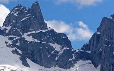 В Эльбрусском районе РФ под лавину попали украинцы