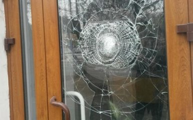В Мариуполе напали на Сбербанк России: опубликованы фото