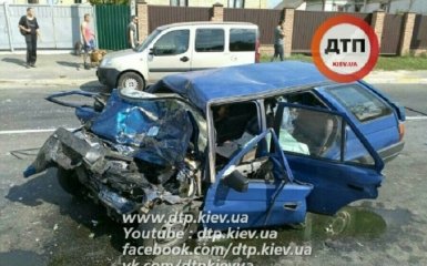 В страшной аварии с маршруткой под Киевом погибли трое людей: опубликованы фото