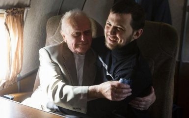 У Порошенко рассказали о прощании украинских узников с "немытой Россией": появились новые фото