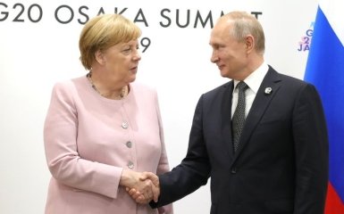 Меркель и Путин провели неанонсированные переговоры по войне на Донбассе