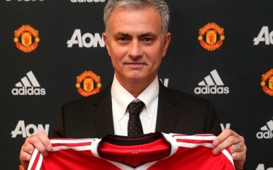 "Манчестер Юнайтед" представив Моурінью: опубліковано фото