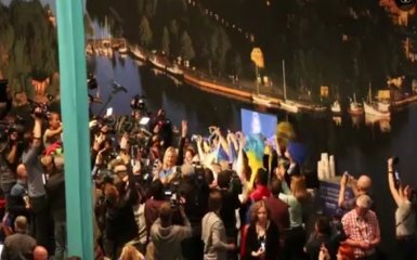 Финал Евровидения-2016: появилось видео поддержки Джамалы в пресс-центре