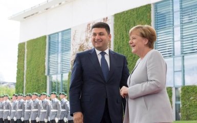 Меркель висловилась про реформи в Україні та кредити для неї
