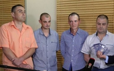 До Києва прибули 4 українці, звільнені з полону бойовиків