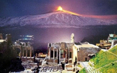На Сицилии после землетрясения проснулся вулкан Этна — первые фото и видео