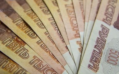 Российский рубль упал до минимума с апреля прошлого года