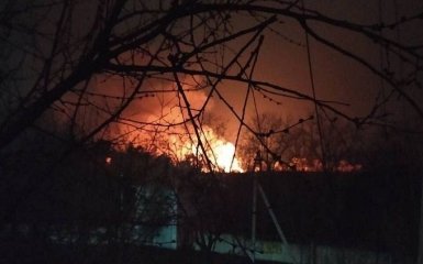 В Крыму раздались взрывы и начался масштабный пожар — видео