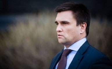 В Україні пообіцяли Росії дещо жорсткіше візового режиму: з'явилося відео