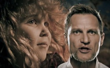 Скрипка показал детей в премьере рождественского клипа: опубликовано видео