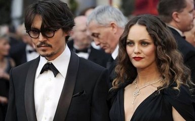 Неожиданно: бывшая жена Джонни Деппа написала волшебную песню о Киеве