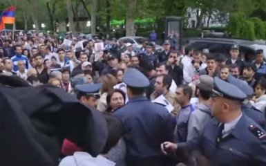 Протест проти візиту Лаврова до Вірменії вилився в безлади: з'явилося відео
