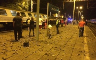 В Польше произошло столкновение двух поездов, много пострадавших: появились фото и видео