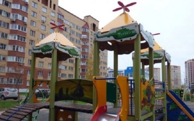 Детская площадка для ненормальных: в сети высмеяли новое фото из России